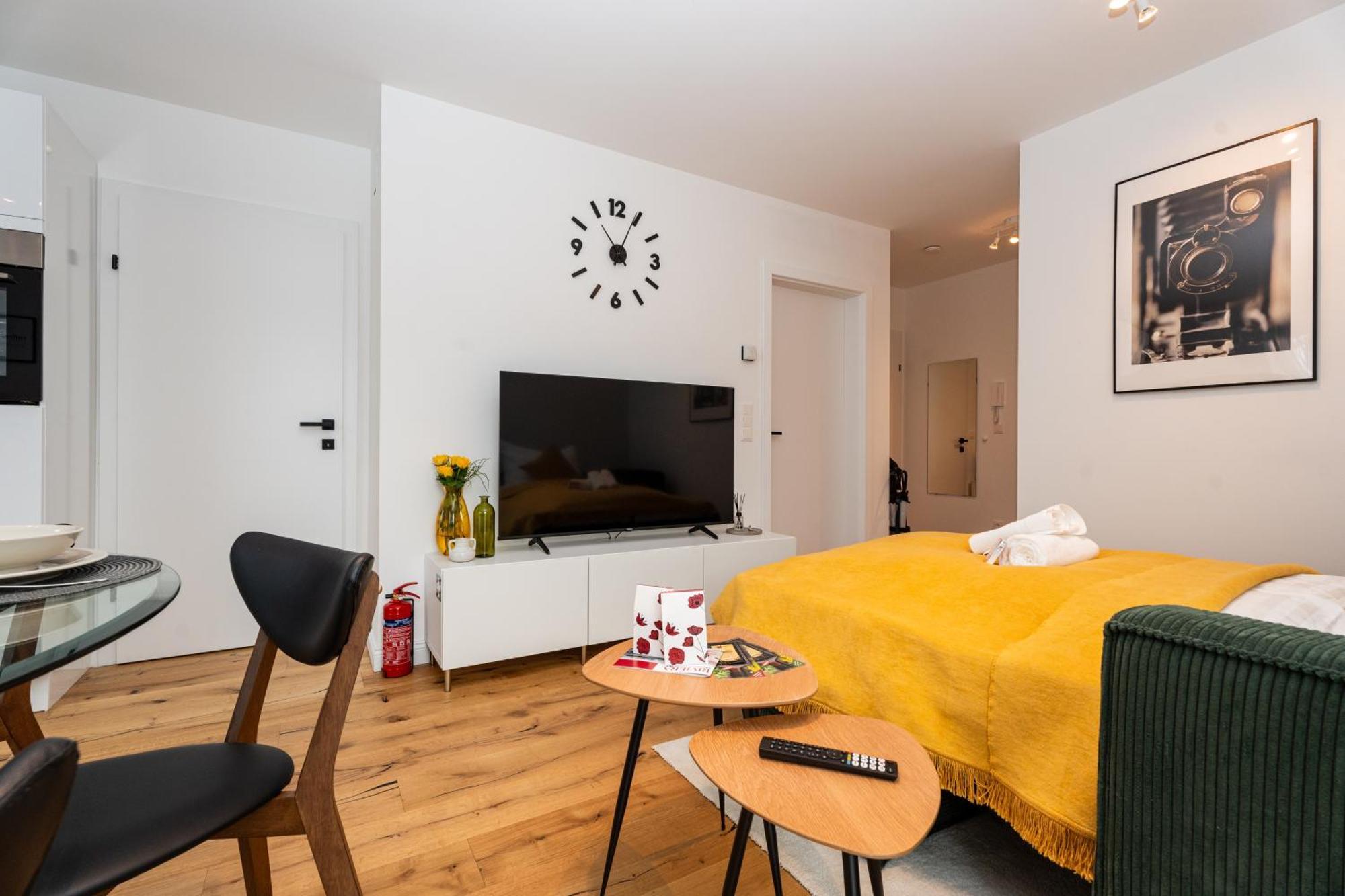 Noblenest: Terrasse - Netflix - Kaffee Viena